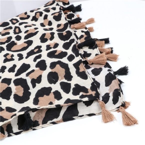 🌟HOST PICK💙LAST ONE💙 Oversized Leopard Scarf! - Picture 7 of 7
